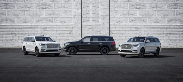 2020 Lincoln Navigator Monochromatic 002.jpg