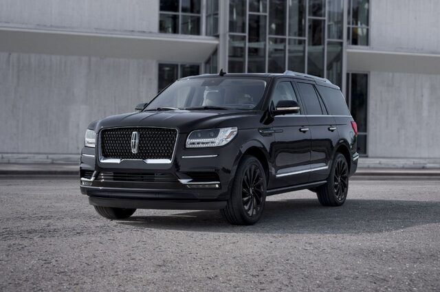 2020 Lincoln Navigator Monochromatic 001.jpg