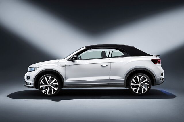 2020 Volkswagen T-Roc Cabriolet 017.jpg