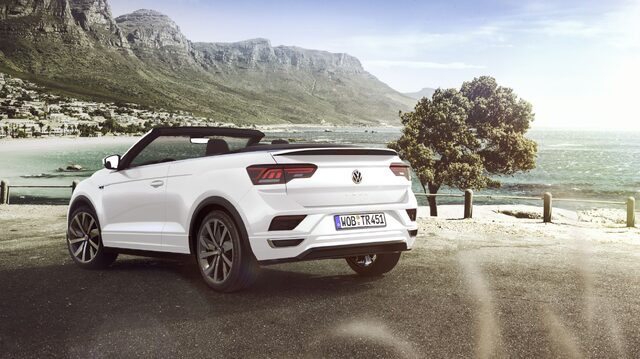 2020 Volkswagen T-Roc Cabriolet 002.jpg