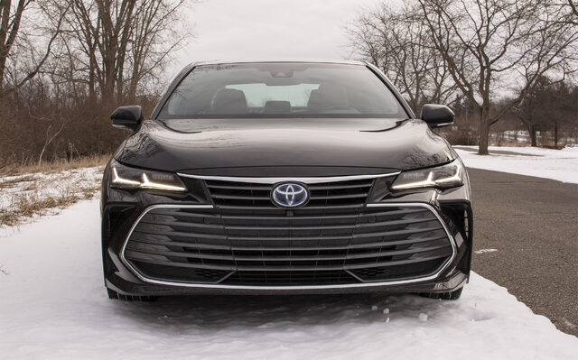 2019 Toyota Avalon Hybrid Limited 1.jpg