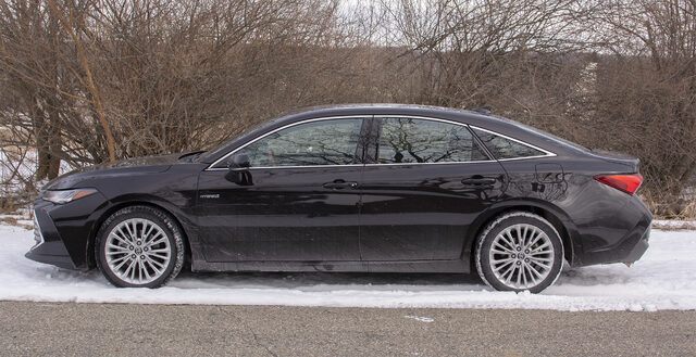 2019 Toyota Avalon Hybrid Limited side profile in winter