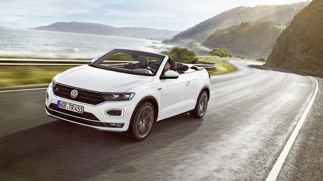 2020 Volkswagen T-Roc Cabriolet 004.jpg