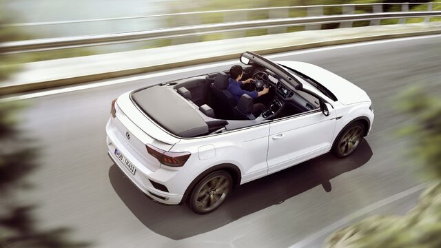 2020 Volkswagen T-Roc Cabriolet 006.jpg