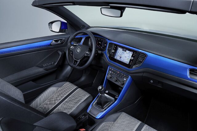 2020 Volkswagen T-Roc Cabriolet 042.jpg
