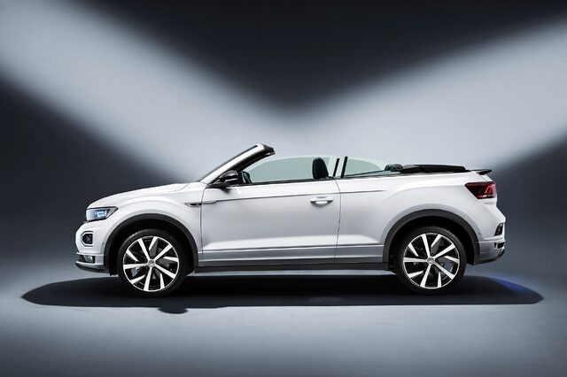 2020 Volkswagen T-Roc Cabriolet 012.jpg