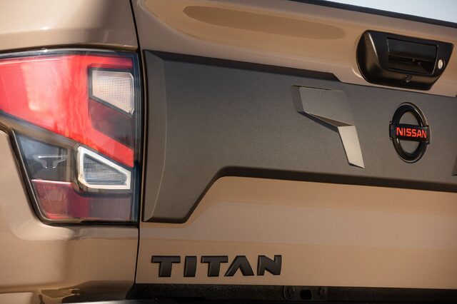 2020 Nissan TITAN PRO-4X-13.jpg