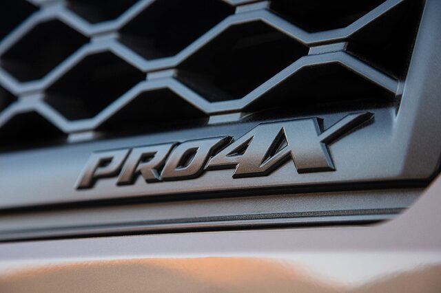 2020 Nissan TITAN PRO-4X-20.jpg