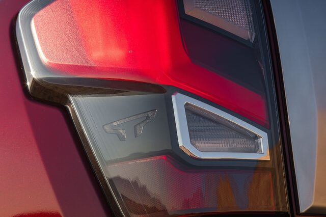 2020 Nissan TITAN Platinum Reserve-3.jpg