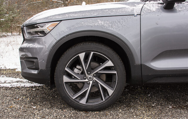 2019 Volvo XC40 R-Design front wheel detail