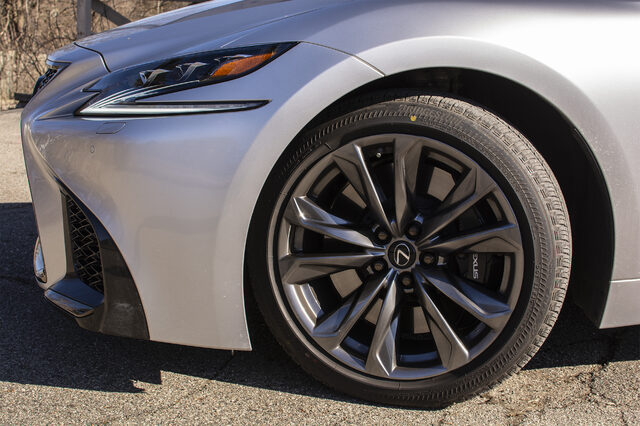 2019 Lexus LS 500 F-Sport Front Wheel and Brake Detail
