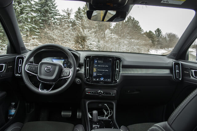 2019 Volvo XC40 R-Design interior dashboard