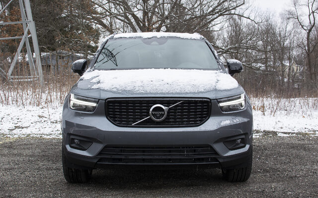 2019 Volvo XC40 R-Design front view in snow