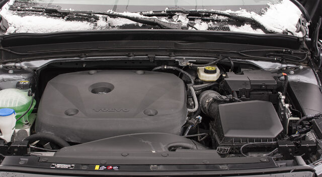 2019 Volvo XC40 R-Design turbocharged engine