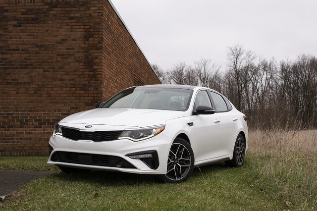 2019 Kia Optima SX front three-quarter view