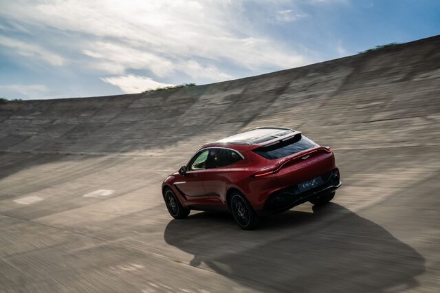 Aston Martin DBX_27.jpg