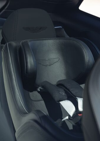 Aston Martin DBX_40_Maxi-Cosi Pebble Plus Special Edition Baby Seat.jpg