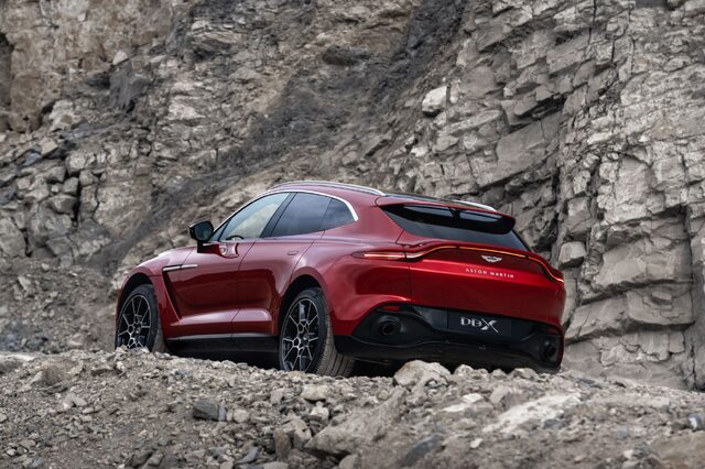 Aston Martin DBX_15.jpg