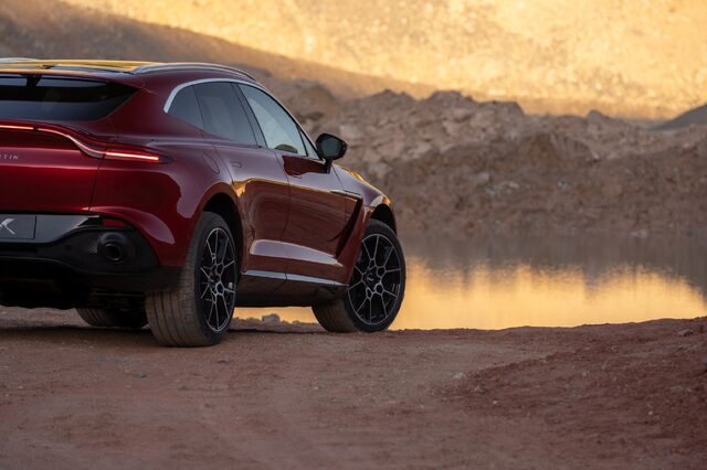 Aston Martin DBX_24.jpg