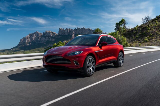 Aston Martin DBX_19.jpg