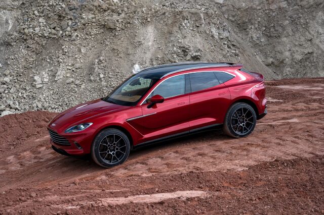 Aston Martin DBX_17.jpg