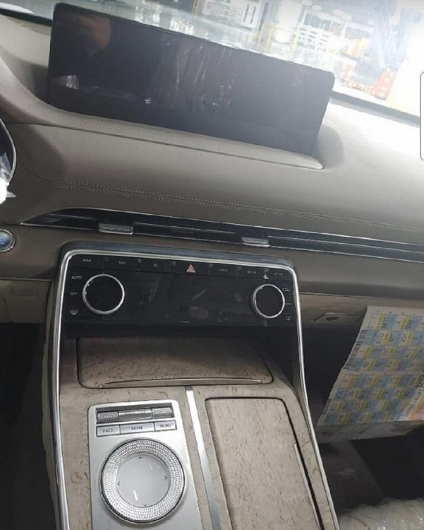 genesis-gv80-leak-interior-1575477142.jpeg