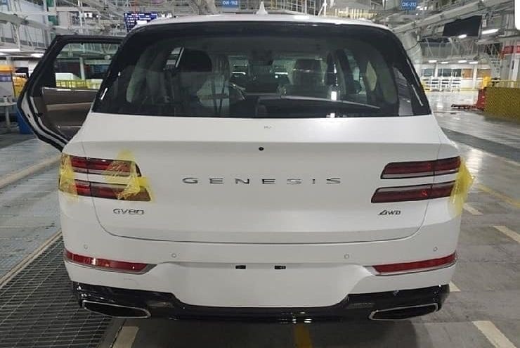 genesis-gv80-leak-rear-1575477142.jpg