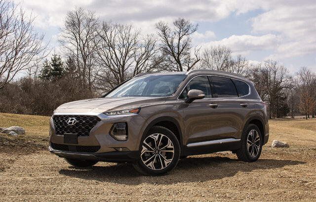 2019 Hyundai Santa Fe Ultimate front three-quarter view