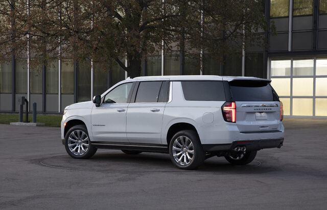 2021-Chevrolet-Suburban-007.jpg