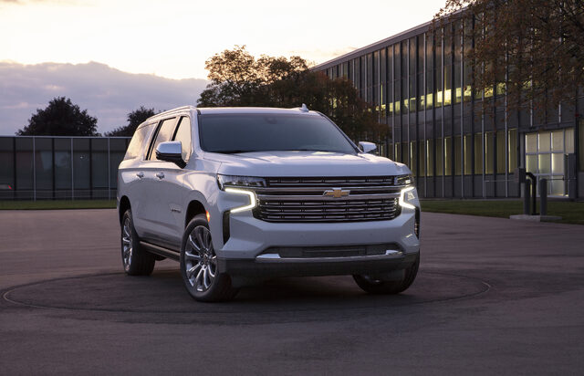 2021-Chevrolet-Suburban-009.jpg