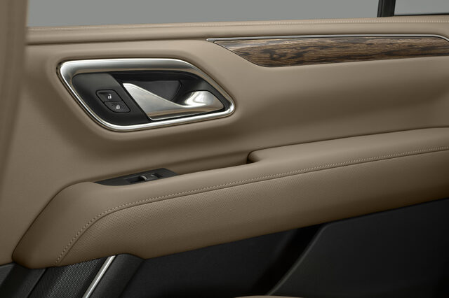 2021-Chevrolet-Suburban-022.jpg