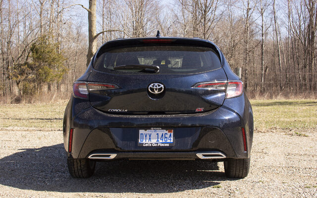 2019 Toyota Corolla Hatchback SE — Straight Rear View, Black Sand Pearl