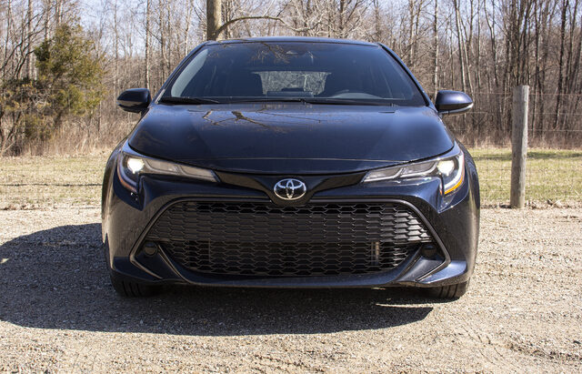 2019 Toyota Corolla Hatchback SE — Straight Front View, Black Sand Pearl