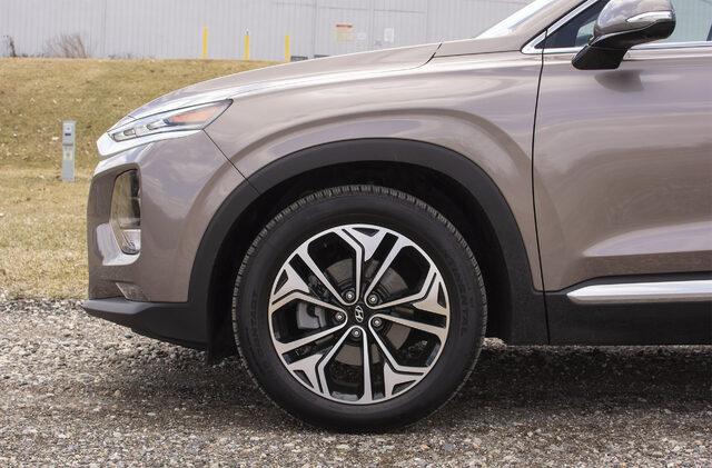 2019 Hyundai Santa Fe Ultimate front wheel detail