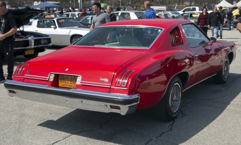 1974_Pontiac_Grand_Am_two-door_Hardtop_in_red,_rear_right.jpg
