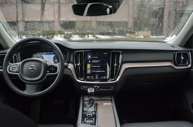 2020 Volvo S60 Momentum 8.jpg