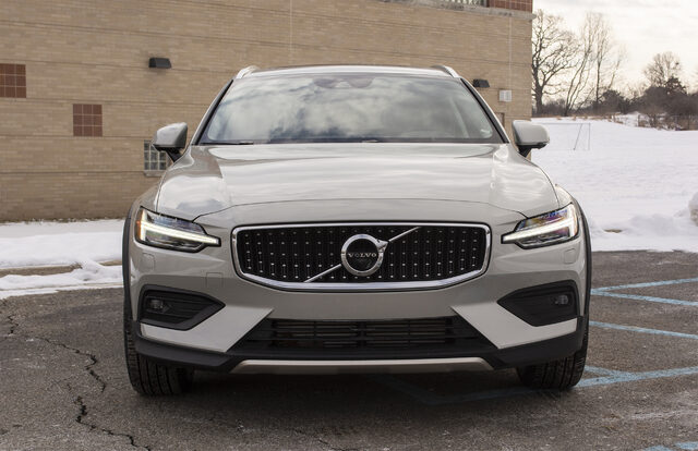 2020 Volvo V60 Cross Country, front grille and Thor's Hammer headlights