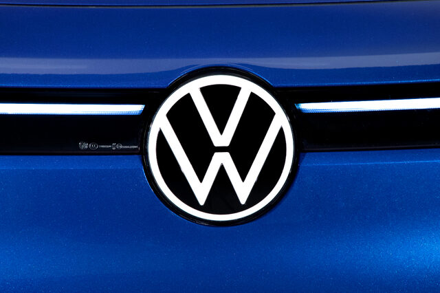 2021 Volkswagen ID.4 front VW logo and illuminated light strip closeup