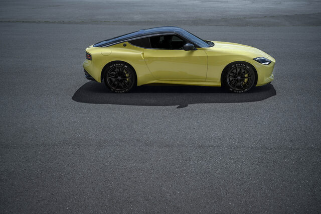 Nissan_Z_Proto_exterior_Side_３.jpg