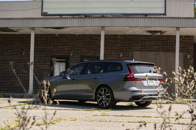 2020 Volvo V60 T8 Polestar Engineered, Rear Three-Quarter View