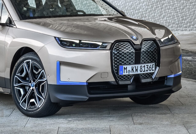 2022-bmw-ix_100769252_h.jpg