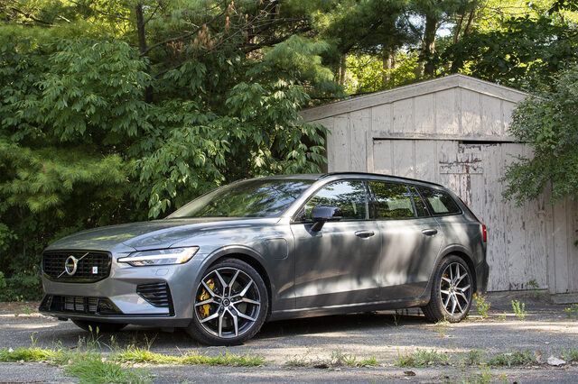 2020 Volvo V60 T8 Polestar Engineered, Front Three-Quarter View