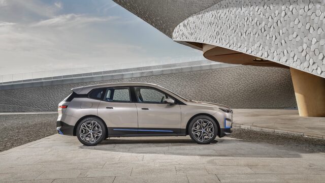bmw-ix_100769264_h.jpg
