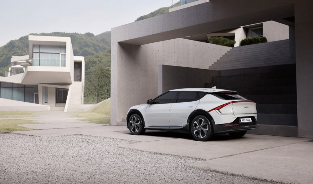 17211_Kia_reveals_new_design_philosophy_and_full_images_of_EV6.jpg