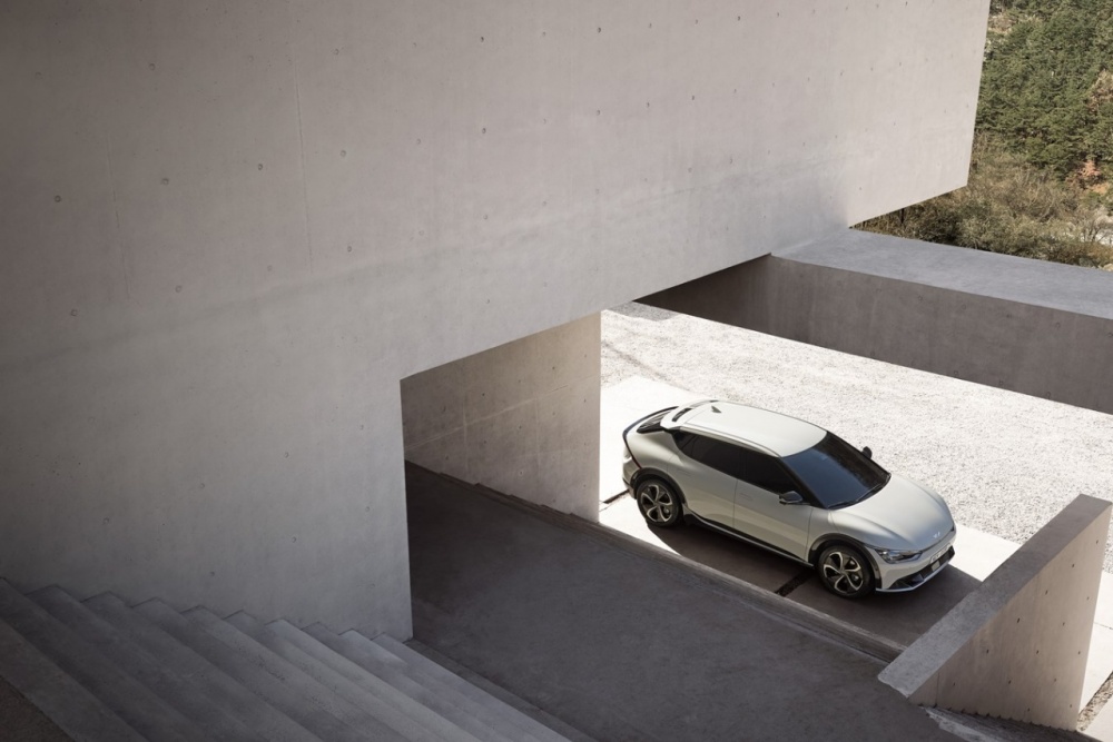 17212_Kia_reveals_new_design_philosophy_and_full_images_of_EV6.jpg