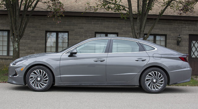 2020 Hyundai Sonata Hybrid Limited 2.jpg