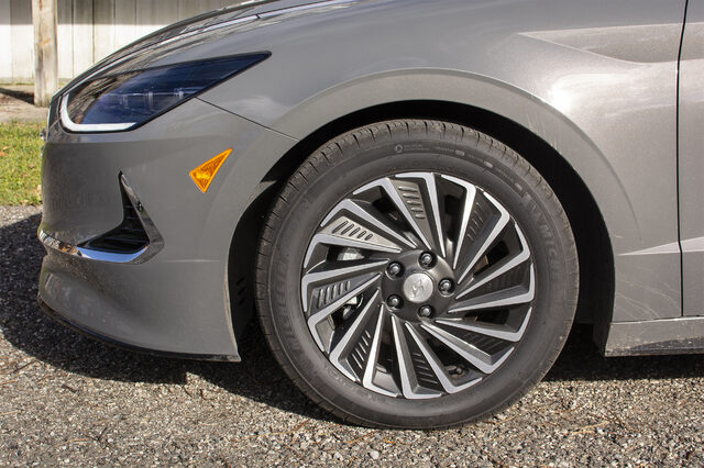 2020 Hyundai Sonata Hybrid Limited 4.jpg