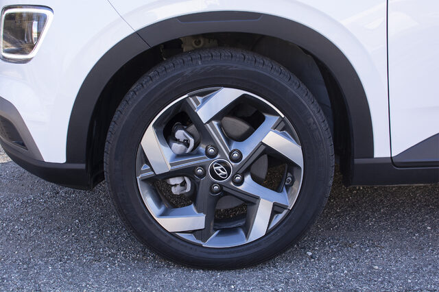 2020 Hyundai Venue SEL alloy wheel close-up