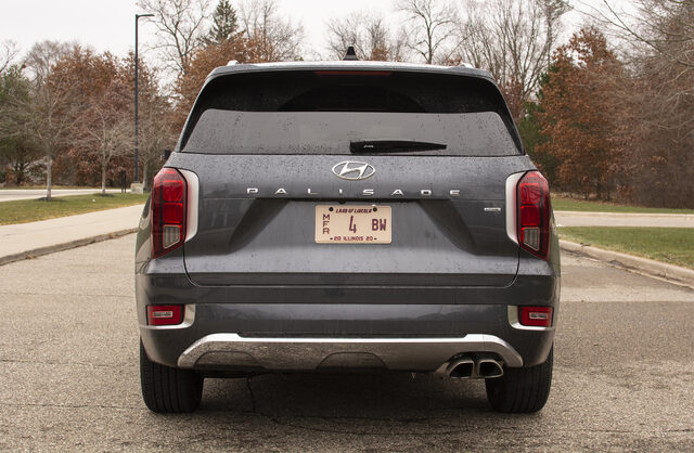 2020 Hyundai Palisade Limited AWD direct rear view