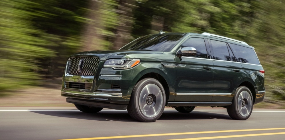 2022 Lincoln Navigator_Manhattan Green Black Label_06.jpg